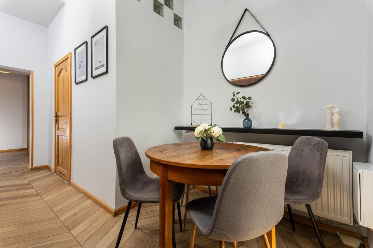 Classy Old Town Apartment - By Upstairs クラクフ エクステリア 写真